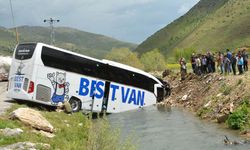 Van’a giden otobüs Tatvan’da dereye uçtu: 7 yaralı