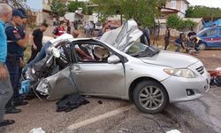 Adıyaman'da tır otomobile çarptı: 2 ölü, 3 yaralı