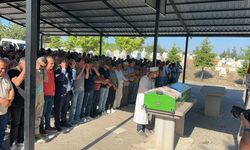 Boğazına erik kaçan çocuk öldü