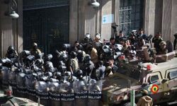 Bolivya'da darbe girişimi! Askerler hükümet binasına girdi