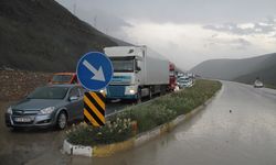 Heyelan nedeniyle Erzincan-Sivas kara yolu ulaşıma açıldı