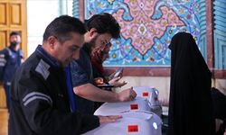 İran'da cumhurbaşkanlığı seçimlerinde oy kullanma süresi sona erdi