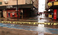 İzmir'de yağmur nedeniyle 2 kişi, elektrik akımına kapılarak öldü