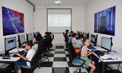 Şehzadeler Belediyesi Fatih Gençlik Merkezi'nde bilgisayar kursu başladı