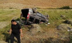 Hakkari'de ticari araç devrildi: 2 ölü, 4 yaralı