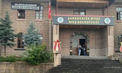 Muş Belediyesi’ne Kürtçe tabela asıldı