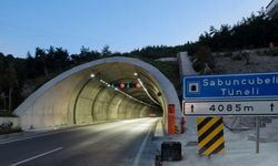 Yangın nedeniyle trafiğe kapatılan Manisa-İzmir Devlet Yolu ve Sabuncubeli Tüneli ulaşıma açıldı