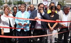 Malatya'da 'kurdele'li protesto: Aynı hastane daha kaç kez açılacak?