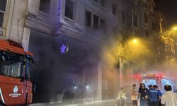 Beyoğlu'nda 9 katlı otelde yangın: Oteldekiler tahliye ediliyor!