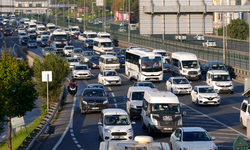 İstanbul'da yeni eğitim öğretim yılının ilk gününde trafik yoğunluğu oluştu