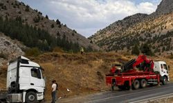 Yolda makas atan tır nedeniyle Maraş-Göksun kara yolu bir süre kapatıldı