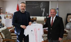 Antalyaspor Başkanı Boztepe'den Salihli Belediye Başkanı Nurlu'ya ‘Alex de Souza’ formalı ziyaret