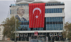 Karaca’dan Denizli AKP il binasına Atatürk posteri asılmamasına tepki: Utanın