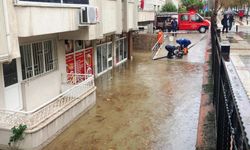 Manisa’da gök yarıldı bardaktan boşalırcasına yağdı