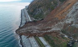 Artvin'de heyelan altında kalan araçtaki 4 kişinin cansız bedenlerine ulaşıldı