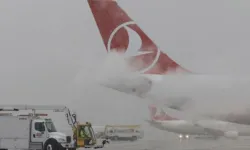 İstanbul’da uçaklar uzun süre havada tur atmak zorunda kaldı