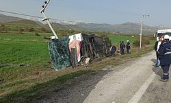 Van'da yolcu otobüsünün devrildiği kazada 28 kişi yaralandı