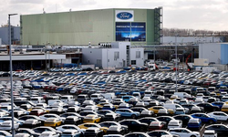 Almanya'nın Köln kentinde Ford fabrikası işçileri greve gitti