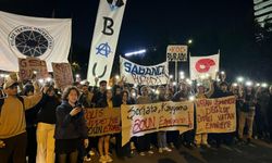 Üniversite öğrencileri "Nureddin Yıldız" protestosunda gözaltına alınan arkadaşlarına destek için Vatan Emniyet'e gitti