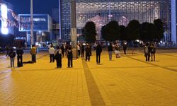 Taksim'de 18 gence gözaltı