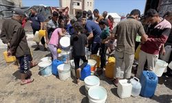 Gazze'de 7 Ekim'den beri 700’den fazla Filistinli su kuyruklarında İsrail bombalarıyla can verdi