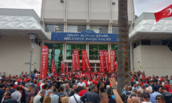 İzmir'de Büyükşehir’e grev kararı asıldı