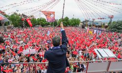 Özgür Özel: Erdoğan, 19 Mart sonrası yaptığı darbeyle artık Cumhurbaşkanı değil cunta başkanıdır