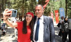CHP'li Yunusemre Belediye Başkanı Balaban'dan gençlere unutulmaz bayram coşkusu