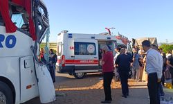 Afyonkarahisar'da yolcu otobüsünün tıra çarptığı kazada 9 kişi yaralandı