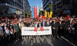 Avcılar, gözaltındaki başkanları için yürüdü