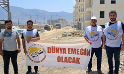 Hatay’da ücretlerini alamayan TOKİ işçileri çatıya çıktı