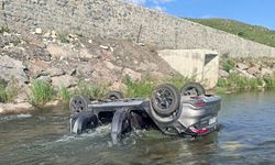 Erzurum'da dereye yuvarlanan otomobildeki 3 hayatını kaybetti