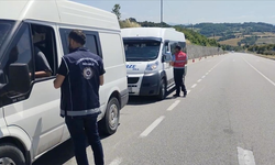 Ülke genelindeki denetimlerde 15 göçmen kaçakçısı ve 446 düzensiz göçmen yakalandı
