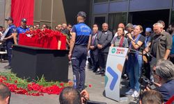 Başkan Zeyrek’e ilk tören büyükşehir önünde