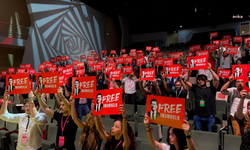 Genç Avrupalı Sosyalistler Kongresi'nde "Free İmamoğlu" posterleri