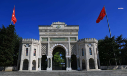 İstanbul Üniversitesi'nde kadın öğrencileri taciz ettiği iddia edilen hocayı protesto eden öğrencilere soruşturma