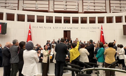 Muhalefet 'zeytinlikleri korumak için' kürsüyü işgal etti!