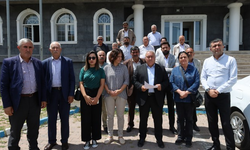 Ağrı İl Genel Meclis üyeleri, İl Özel İdaresi binası önündeki açıklama yaptı: Usulsüzlüklere ortak olmayacağız