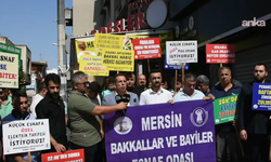 Mersin’de bakkallardan eylem