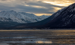 Alaska'da buzul barajı taştı, tahliye çağrısında bulunuldu