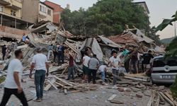 Balıkesir Sındırgı’da 6.1 büyüklüğünde deprem: En az 10 bina yıkıldı, 2 kişi enkaz altında