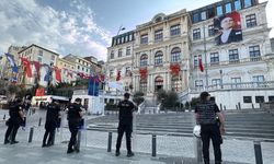 Beyoğlu Belediyesi'ne operasyon: CHP'den belediye önünde protesto
