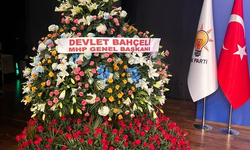Bahçeli, AKP'nin kuruluş yıl dönümü için 1071 gül gönderdi