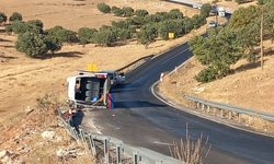 Diyarbakır'da tur minibüsü devrildi: 1 ölü, 15 yaralı