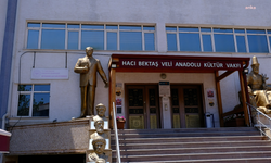 Eskişehir'de cemevinin çatısına kurulan baz istasyonu, tepkiler sonucunda kaldırıldı