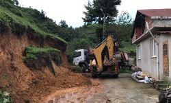 Rize’de sağanak sonrası heyelan: Ulaşımda aksamalar yaşandı