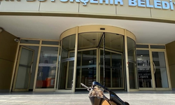 CHP'li gençten Özlem Çerçioğlu'na "topuklu" protesto