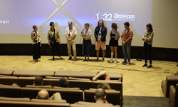 Magazin muhabiri Nejat İşler'e kafa attı!