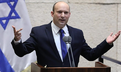 Eski İsrail Başbakanı Bennett: 2026'daki seçimlerin ertelenmesine izin vermeyeceğiz