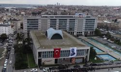 "CHP delegelerine iPhone 16 verildi" dedi, telefon o tarihte yoktu.